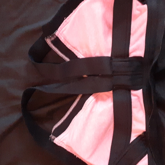 💥Pick 3 for $10💥Pink and black sports padded bra - Picture 2 of 3